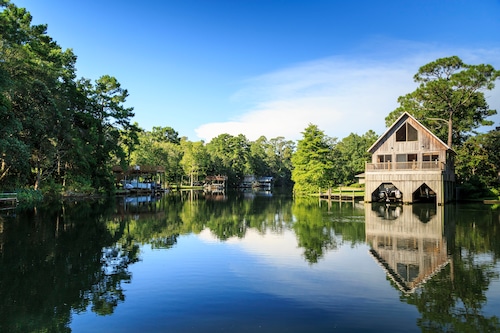 A scene along the Magnolia River in Magnolia Springs, Ala. (Jumping Rocks/Universal Images Group via Getty Images)