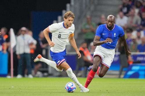 United States midfielder Tanner Tessmann moves the ball during a men’s soccer Group A match against France