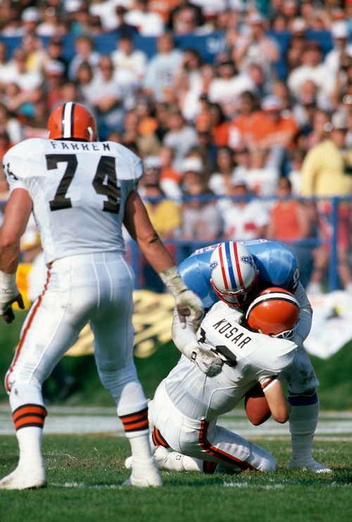 Houston Oilers nose tackle Doug Smith sacks Cleveland Browns quarterback Bernie Kosar