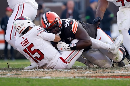 Cleveland Browns defensive tackle Dalvin Tomlinson sacks Arizona Cardinals quarterback Clayton Tune